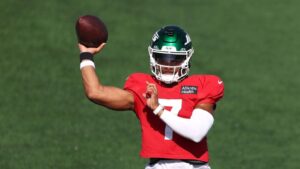 rising-star-jamien-sherwood-takes-charge-of-jets-defense