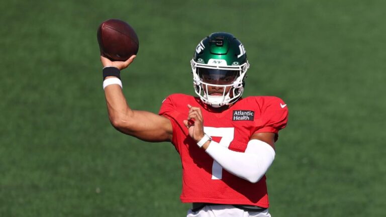 rising-star-jamien-sherwood-takes-charge-of-jets-defense