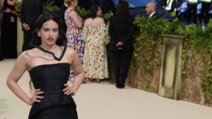 rosalia-embraces-freedom-rejects-labels-on-sexuality