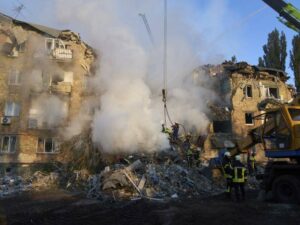 russian-missile-strikes-kill-18-in-kyiv-damage-eu-mission