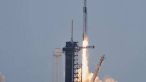 spacex-successfully-launches-astronaut-crew-to-iss-after-delay