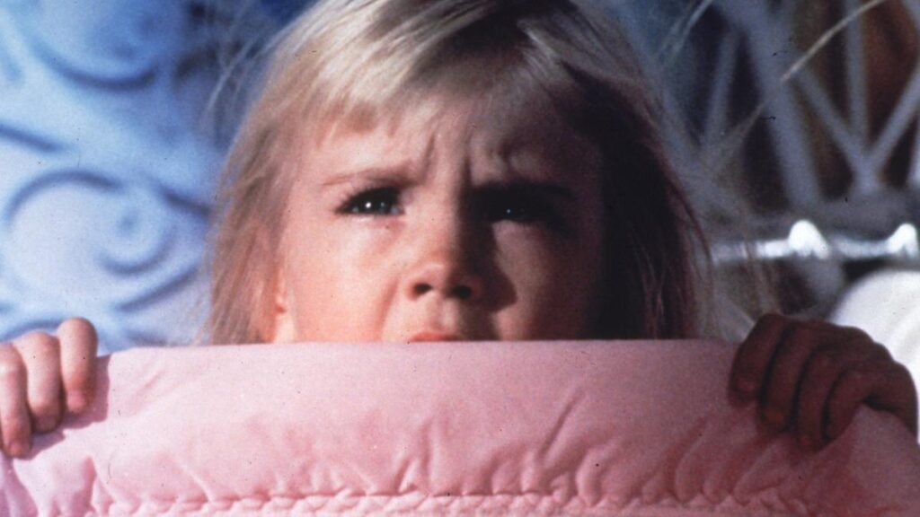 stay-overnight-in-the-iconic-poltergeist-house-for-1-28-million