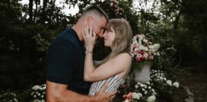 taylor-swift-and-travis-kelce-announce-engagement-fans-celebrate