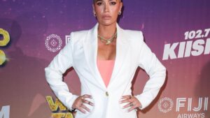 teddi-mellencamp-opens-up-about-severe-anxiety-during-cancer-treatment
