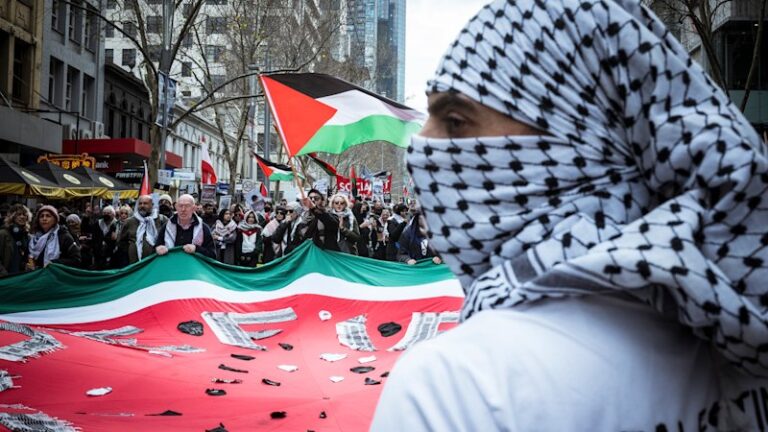 thousands-prepare-to-block-melbourne-s-king-street-bridge-sunday