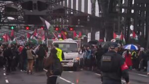 thousands-rally-on-sydney-harbour-bridge-for-pro-palestinian-march