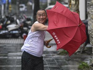 typhoon-kajiki-hits-hainan-island-moves-toward-vietnam-s-coast
