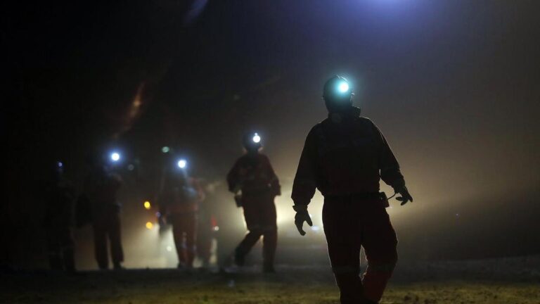 urgent-rescue-operation-for-trapped-miners-at-codelco-s-el-teniente