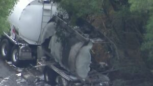 urgent-update-two-truck-drivers-killed-in-queensland-highway-crash