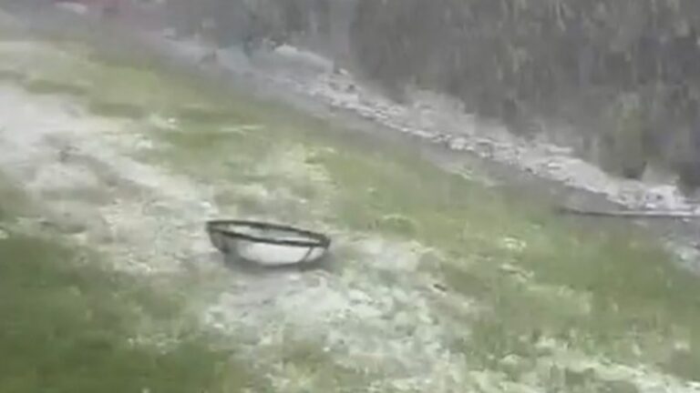urgent-weather-alert-snow-hits-south-east-queensland-now