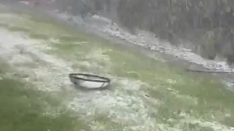 urgent-weather-alert-snow-hits-south-east-queensland-now