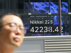us-dollar-gains-ground-amid-fed-concerns-european-stocks-stabilize