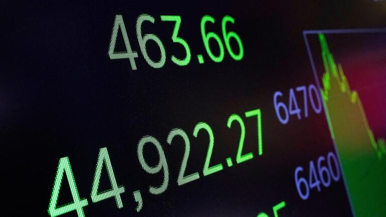 wall-street-declines-as-walmart-s-earnings-fail-to-impress