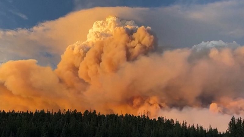 wildfires-ignite-fire-clouds-over-western-us-creating-chaos