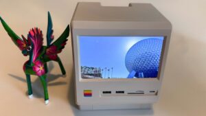 wokyis-m5-dock-combines-retro-design-with-modern-performance