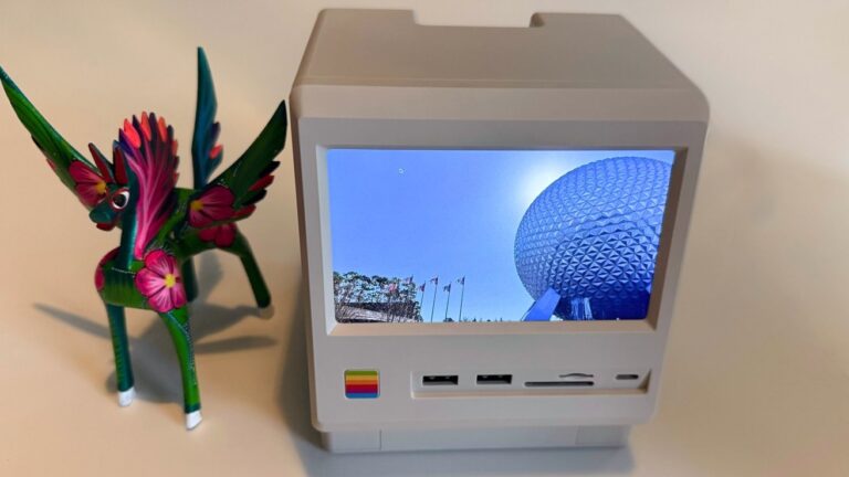 wokyis-m5-dock-combines-retro-design-with-modern-performance