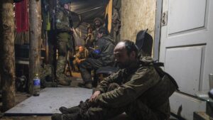 zelenskiy-trump-talk-urgent-peace-deal-ahead-of-putin-s-deadline