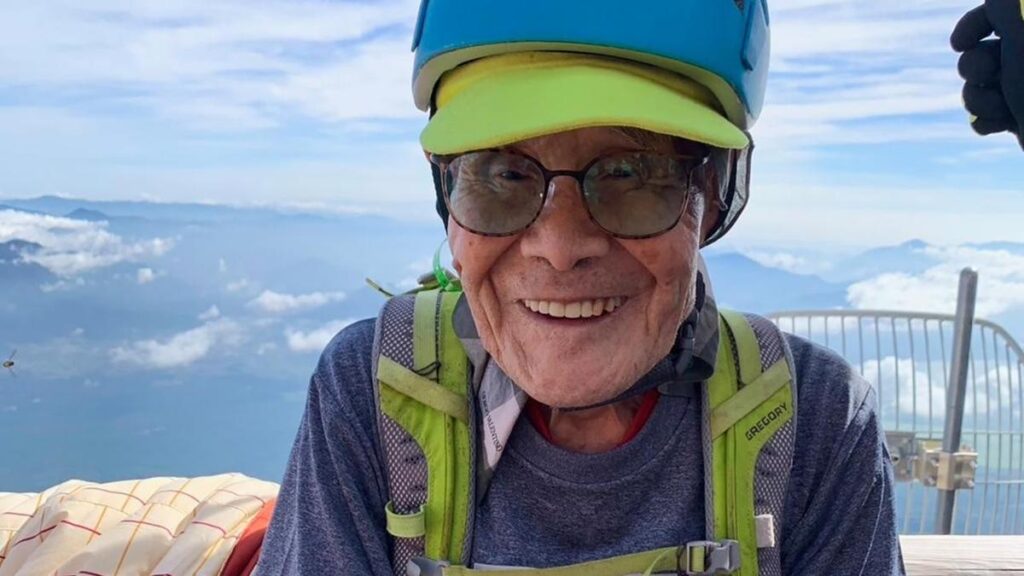 102-year-old-man-sets-record-as-oldest-to-summit-mount-fuji