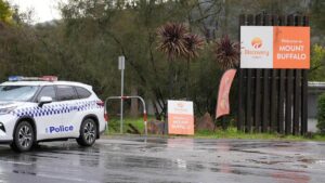 accused-police-killer-manhunt-cripples-alpine-businesses