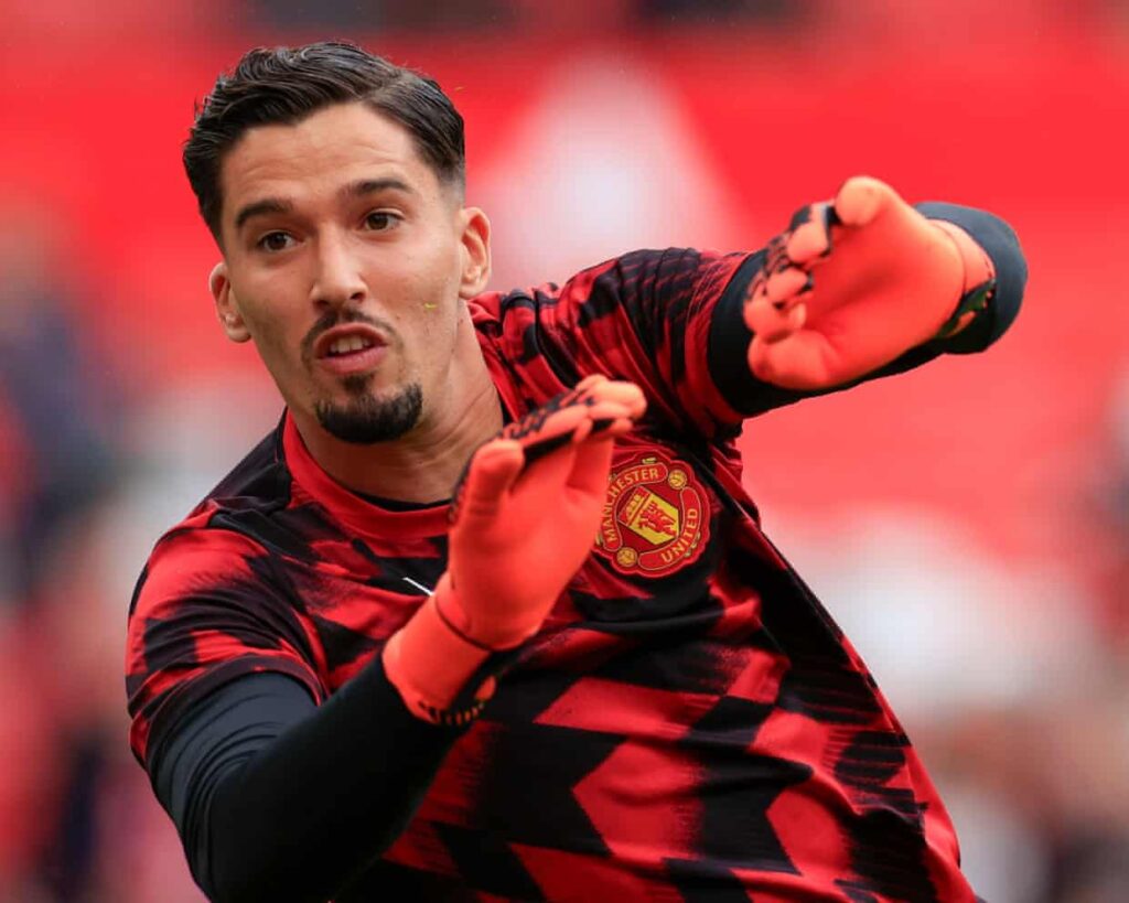 altay-bayindir-keeps-manchester-united-s-goal-despite-new-signing