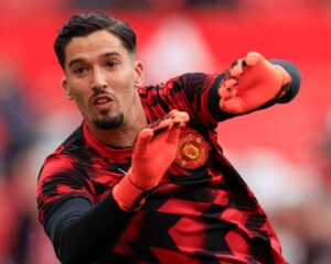 altay-bayindir-keeps-manchester-united-s-goal-despite-new-signing