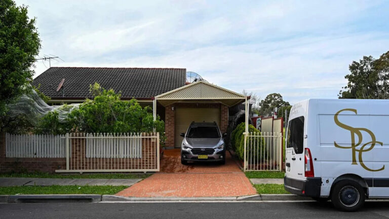 armed-intruders-break-in-gag-four-in-sydney-home-invasion