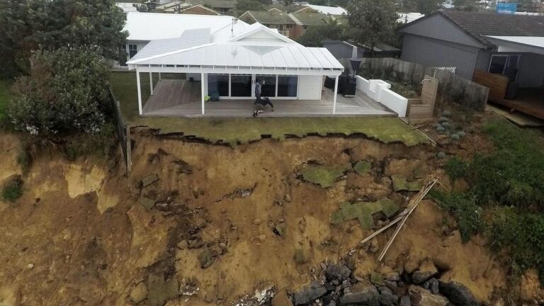 australia-commits-1-1-billion-to-low-emission-fuels-amid-climate-crisis