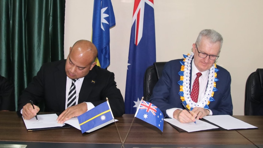 australia-signs-408-million-deportation-deal-with-nauru