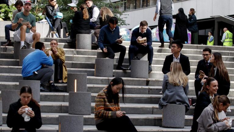 australian-employers-plan-major-layoffs-amid-job-market-shift
