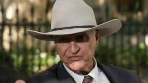 bob-katter-faces-suspension-after-threatening-journalist-incident