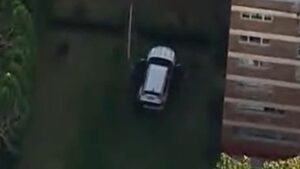car-rams-through-russian-consulate-gate-in-sydney-man-arrested