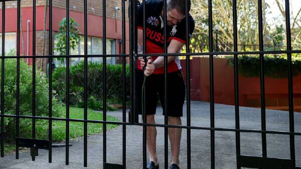 driver-charged-after-suv-crashes-into-russian-consulate-in-sydney