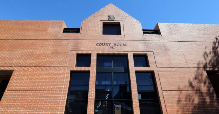 driver-with-expired-license-crashes-mum-s-ute-causes-chaos