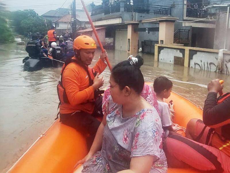 flash-floods-in-indonesia-claim-20-lives-rescue-efforts-underway