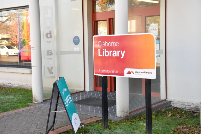free-pads-and-tampons-now-available-in-macedon-ranges-libraries