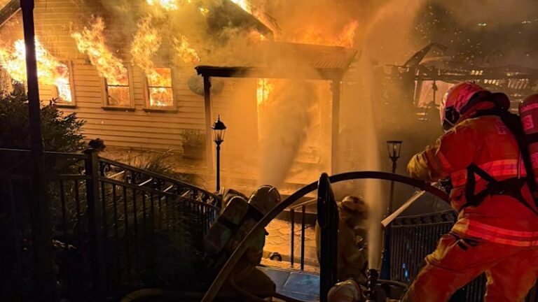 historic-wedding-venue-in-kurrajong-hills-engulfed-by-fire
