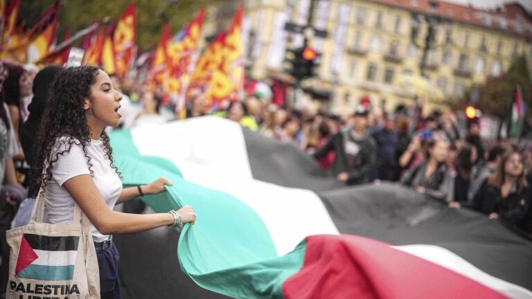 italian-workers-strike-for-gaza-disrupting-transport-nationwide