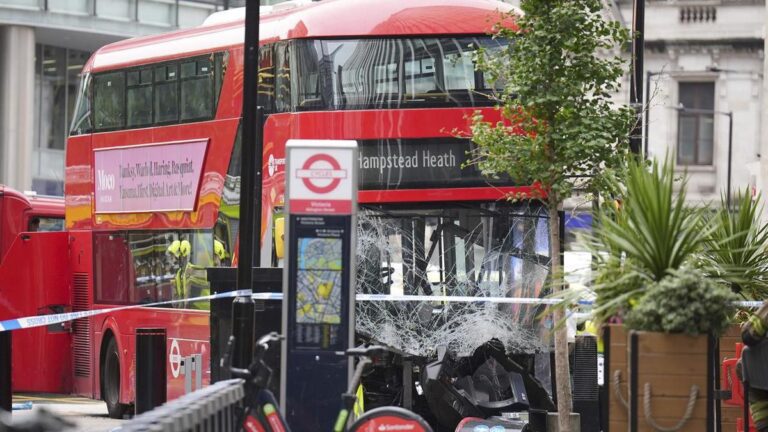 london-bus-crash-injures-15-near-victoria-station-during-rush-hour