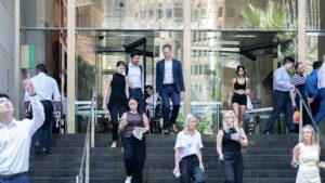 major-australian-banks-cut-thousands-of-jobs-amid-profit-pressures