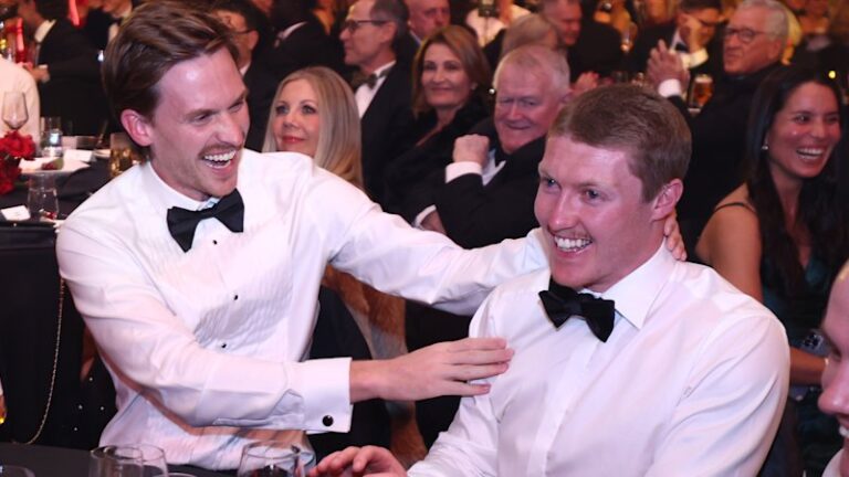 matt-rowell-shocks-fans-wins-brownlow-medal-with-39-votes