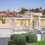 melbourne-family-wins-competitive-auction-for-highton-home
