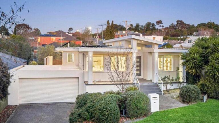 melbourne-family-wins-competitive-auction-for-highton-home