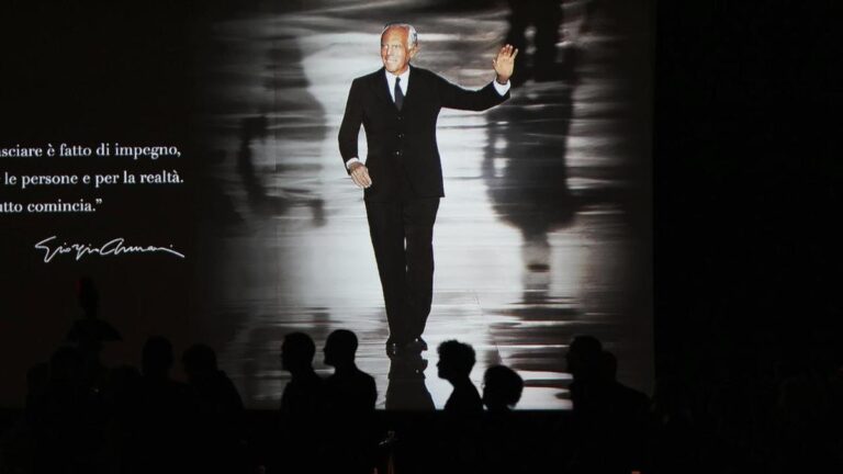 mourners-honor-giorgio-armani-fashion-icon-in-milan-tribute