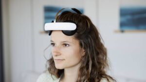new-at-home-headset-approved-to-combat-depression-treatment-waitlists