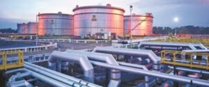 oil-industry-faces-tough-balancing-act-amid-market-challenges
