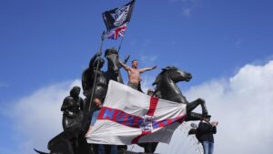 over-100-000-rally-in-london-s-far-right-protest-amid-tensions