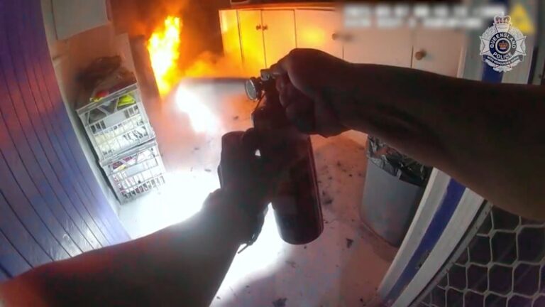 police-rescue-elderly-couple-from-flames-in-gold-coast-inferno