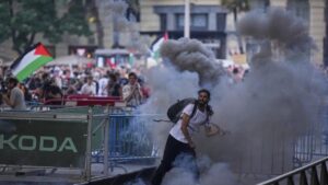 spanish-pm-demands-israel-ban-from-sports-following-vuelta-chaos