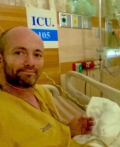 street-dog-saves-former-alcoholic-s-life-in-thailand-rescue-mission