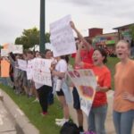 students-in-jefferson-county-walk-out-against-gun-violence-today